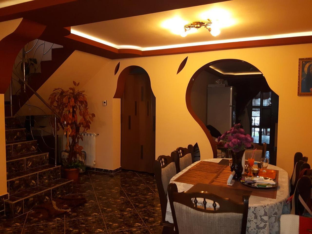 Vila Alexia Hotel Calimanesti Exterior photo